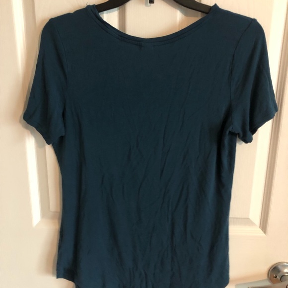 Short sleeve tee shirt by old navy. Size small. - Picture 3 of 4